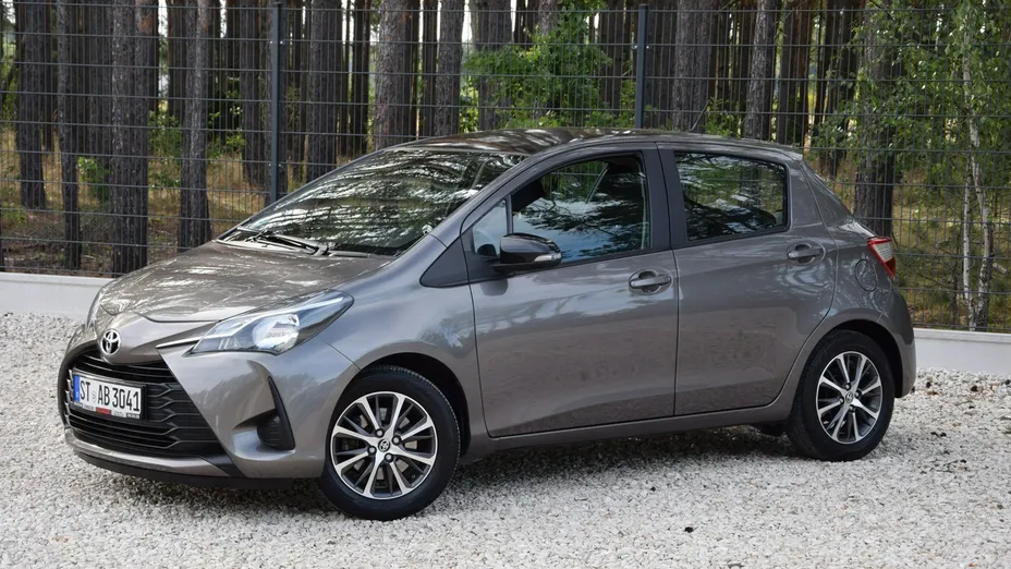 TOYOTA Yaris -