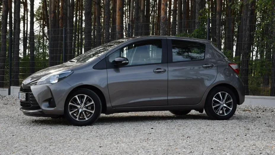 TOYOTA Yaris -