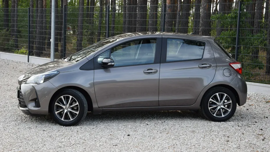 TOYOTA Yaris -