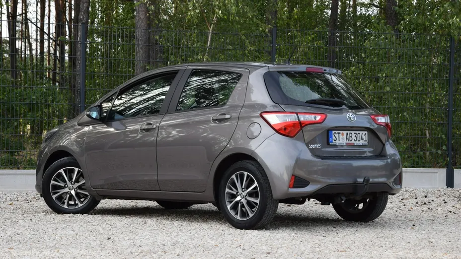 TOYOTA Yaris -