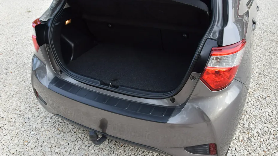 TOYOTA Yaris -