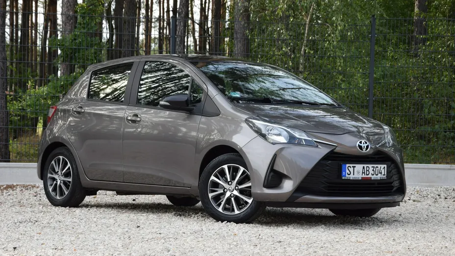 TOYOTA Yaris -