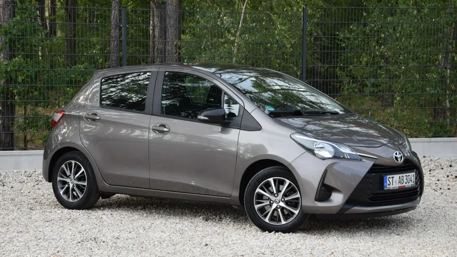 TOYOTA Yaris -