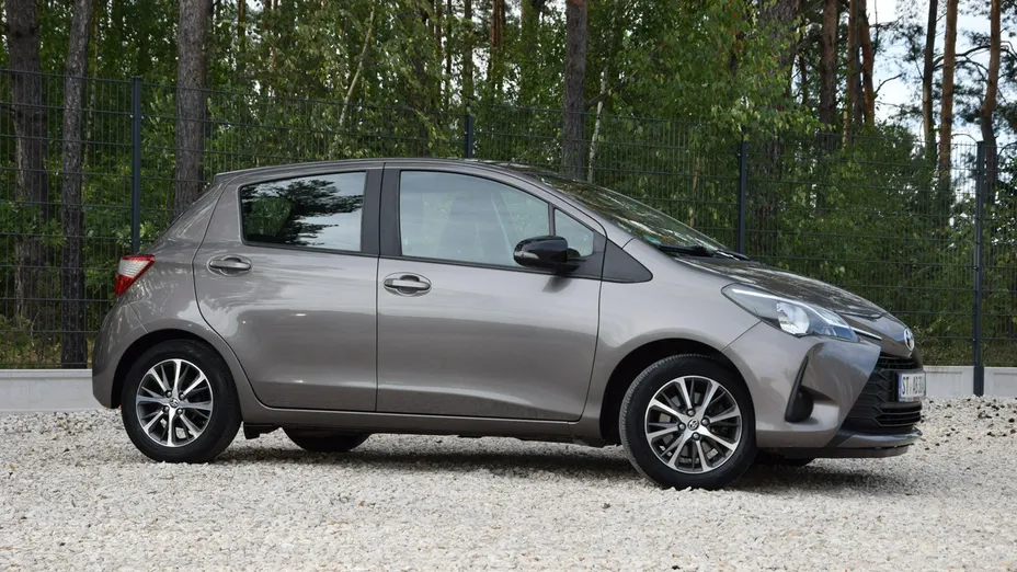 TOYOTA Yaris -