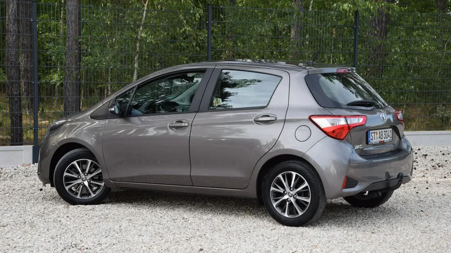 TOYOTA Yaris -
