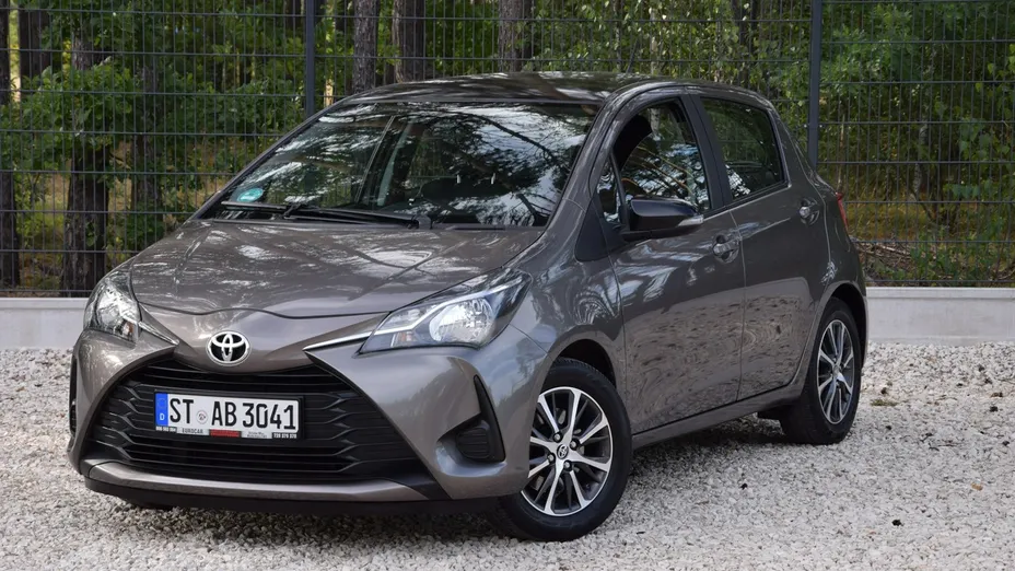 TOYOTA Yaris -