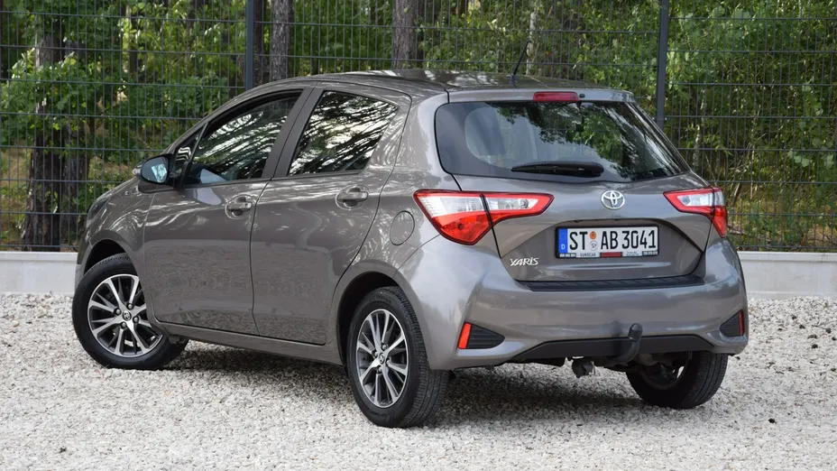 TOYOTA Yaris -