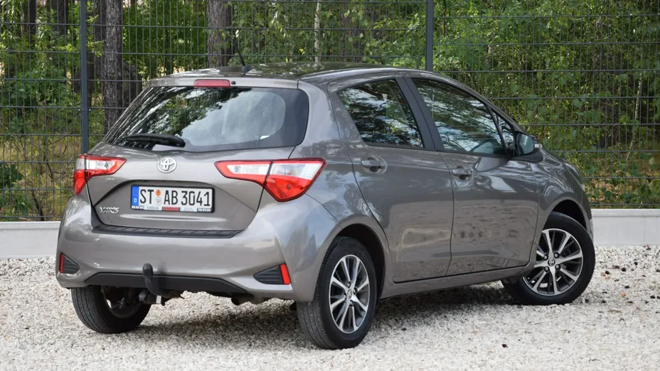 TOYOTA Yaris -