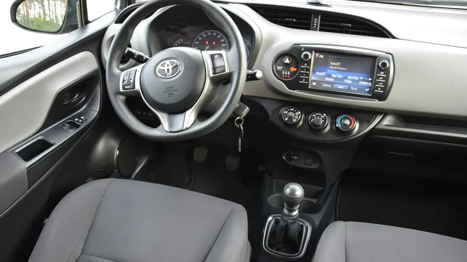 TOYOTA Yaris -