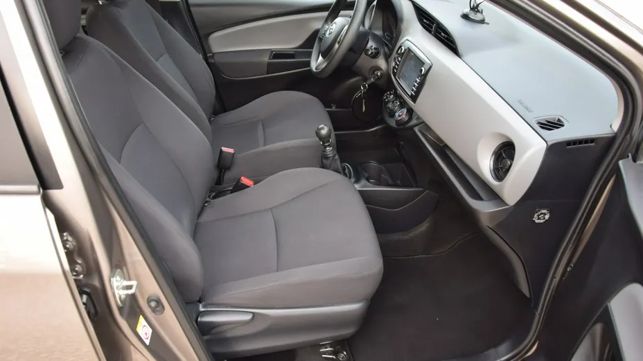 TOYOTA Yaris -