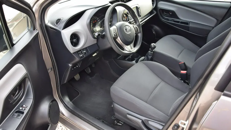TOYOTA Yaris -