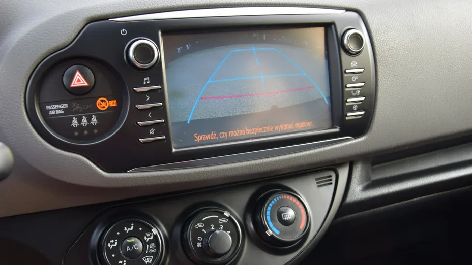 TOYOTA Yaris -
