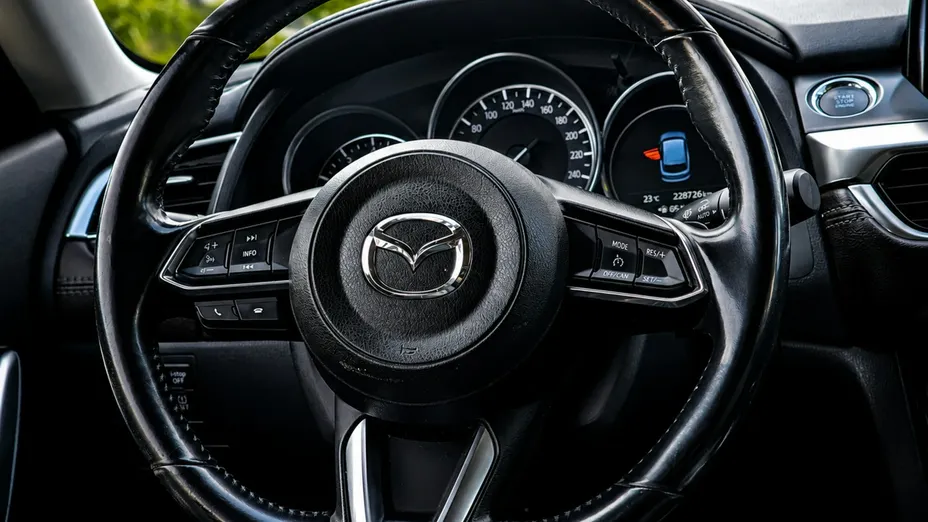 MAZDA 6 -