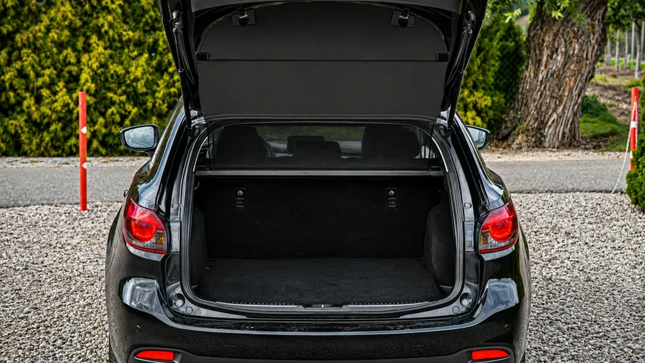 MAZDA 6 -