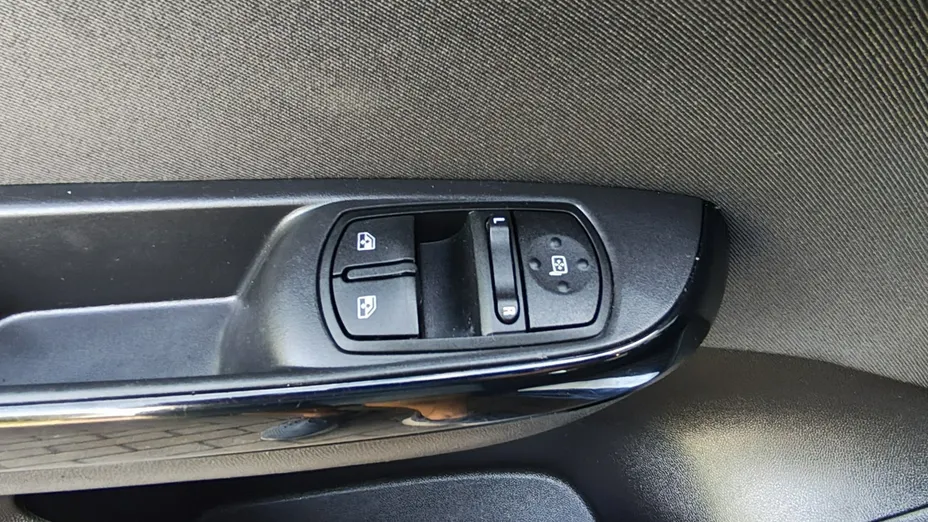 OPEL Corsa -