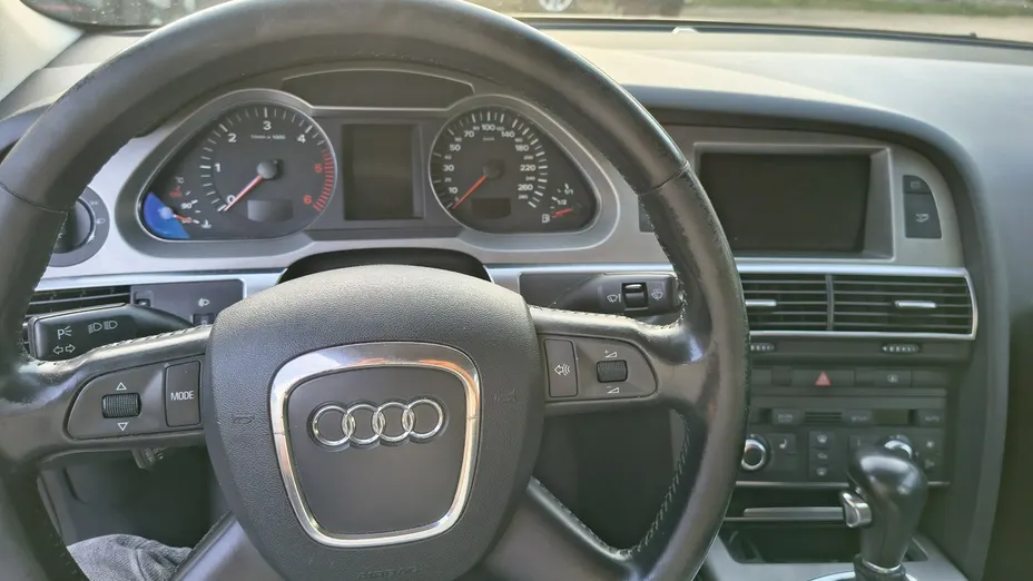 AUDI A6 -