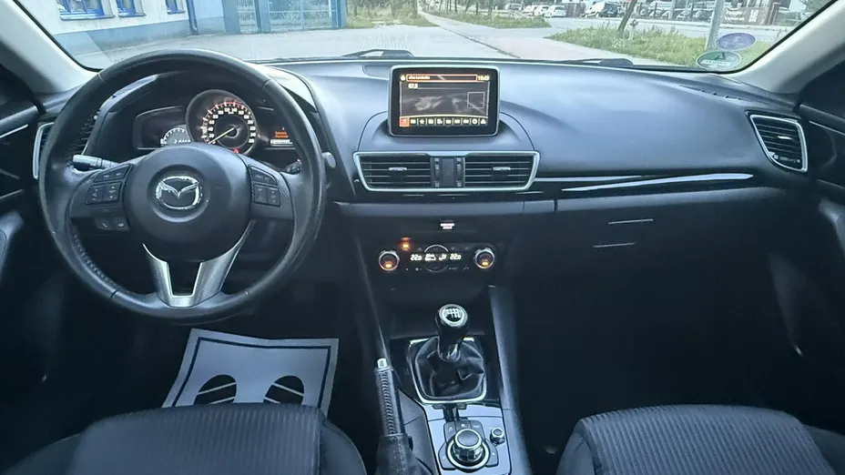 MAZDA 3 -