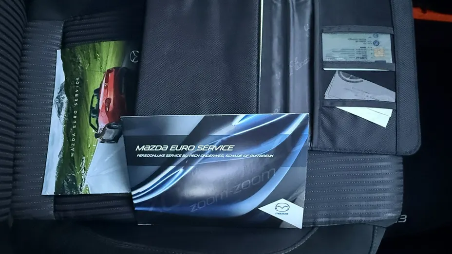 MAZDA 3 -