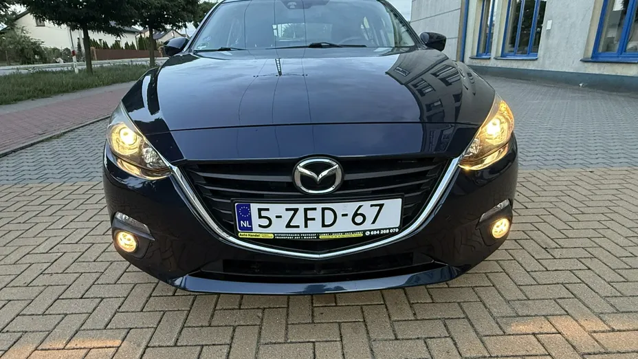 MAZDA 3 -