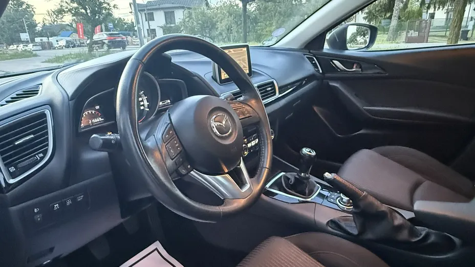 MAZDA 3 -