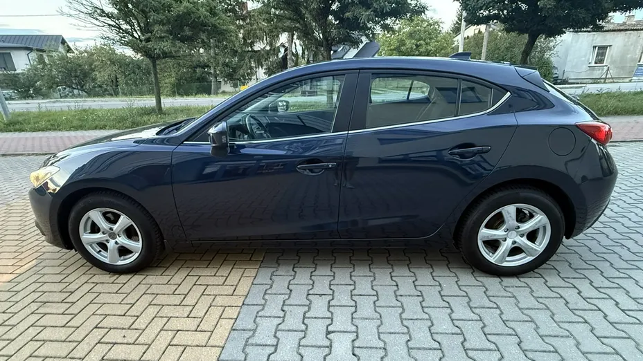 MAZDA 3 -