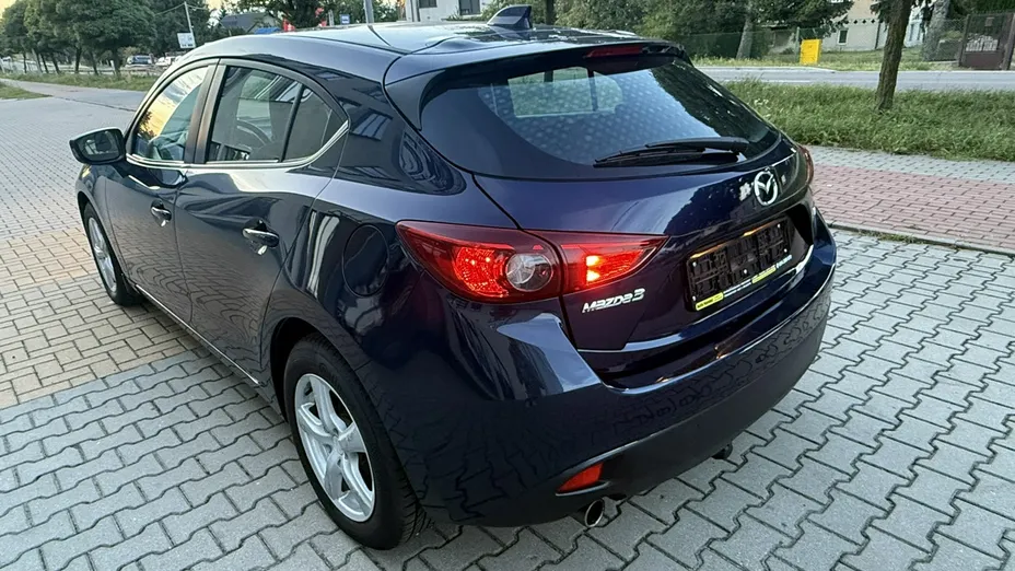 MAZDA 3 -