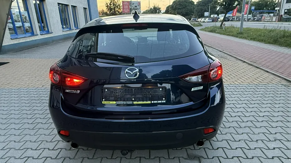 MAZDA 3 -