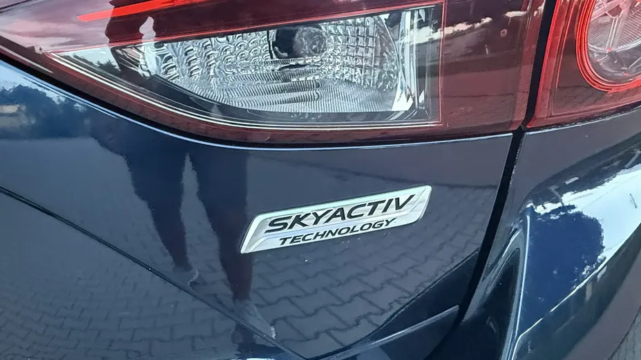 MAZDA 3 -