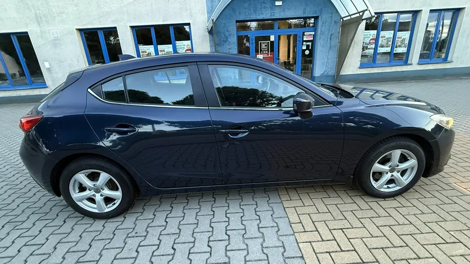 MAZDA 3 -