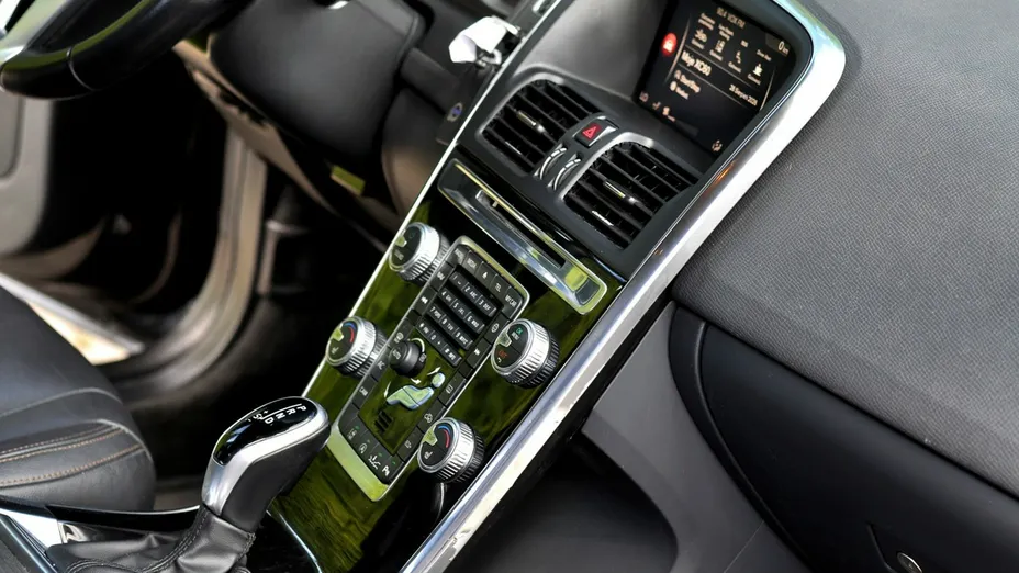 VOLVO XC60 -