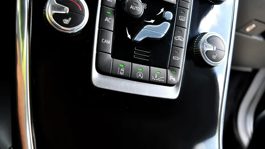 VOLVO XC60 -