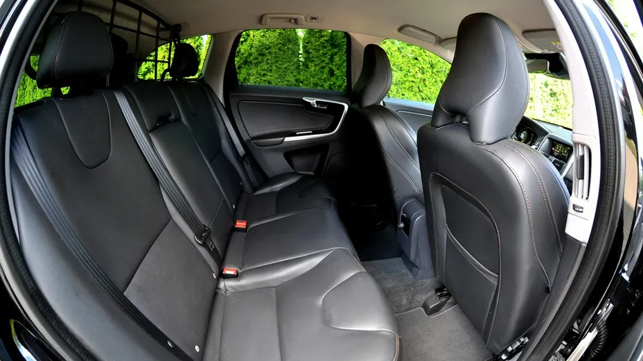 VOLVO XC60 -
