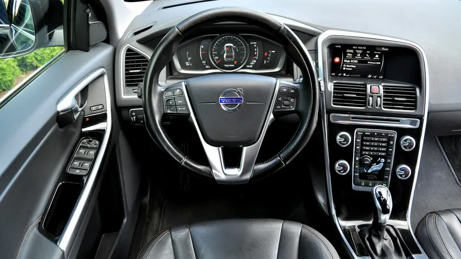 VOLVO XC60 -