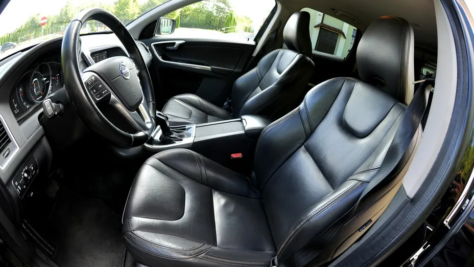 VOLVO XC60 -