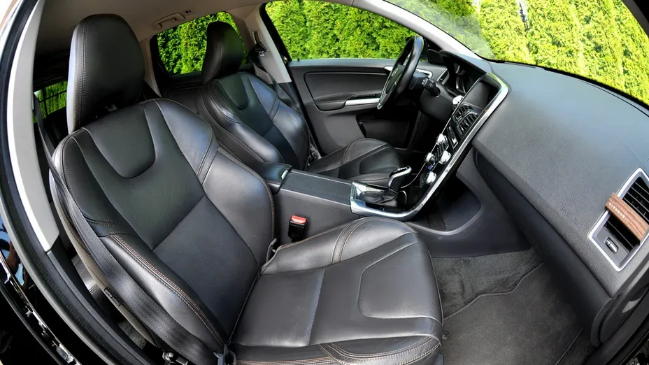 VOLVO XC60 -