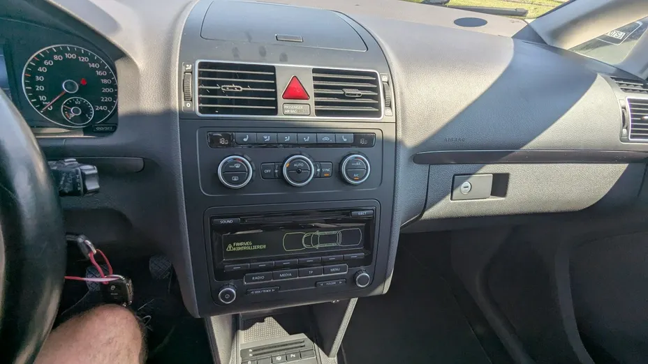 VOLKSWAGEN Touran -
