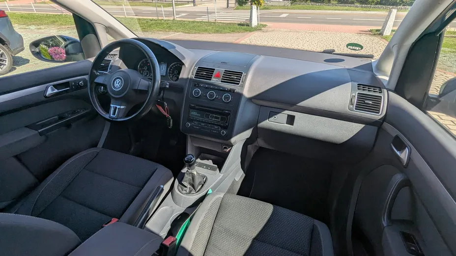 VOLKSWAGEN Touran -