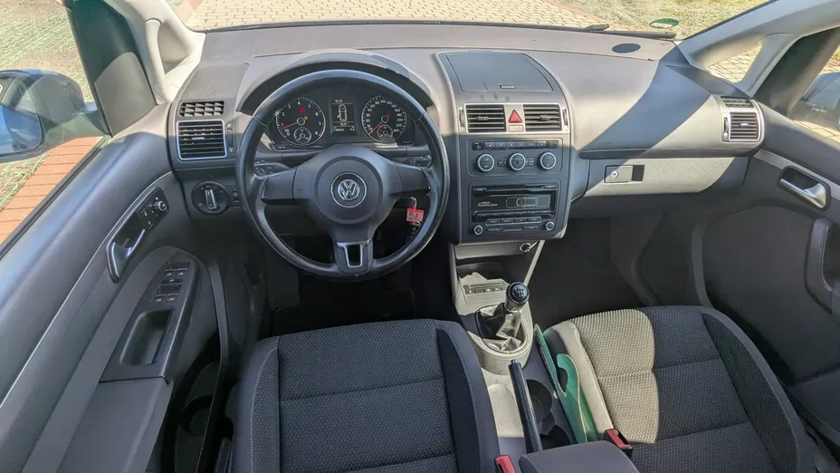 VOLKSWAGEN Touran -