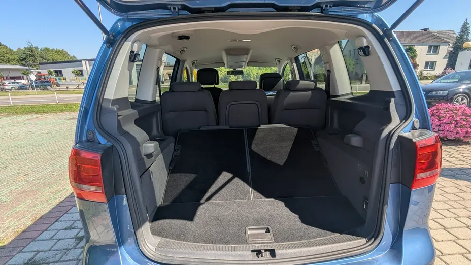 VOLKSWAGEN Touran -