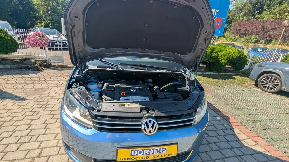 VOLKSWAGEN Touran -