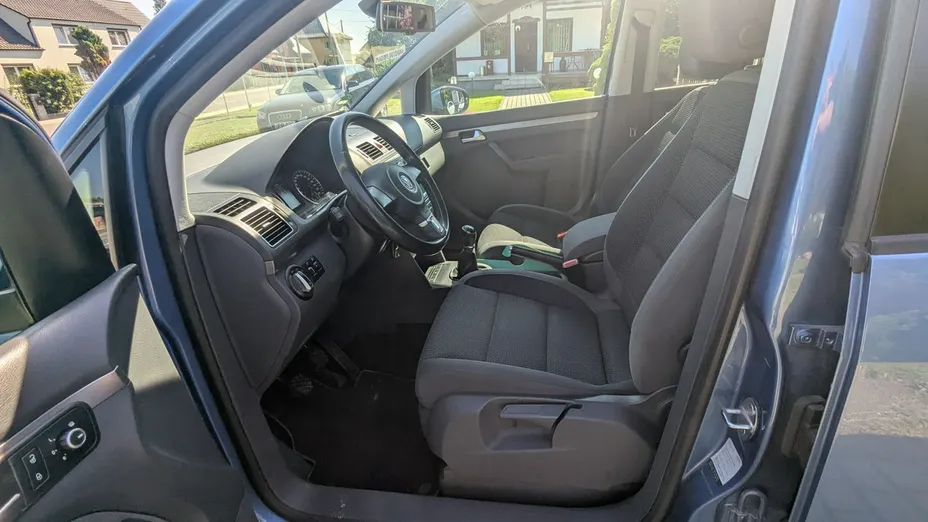 VOLKSWAGEN Touran -