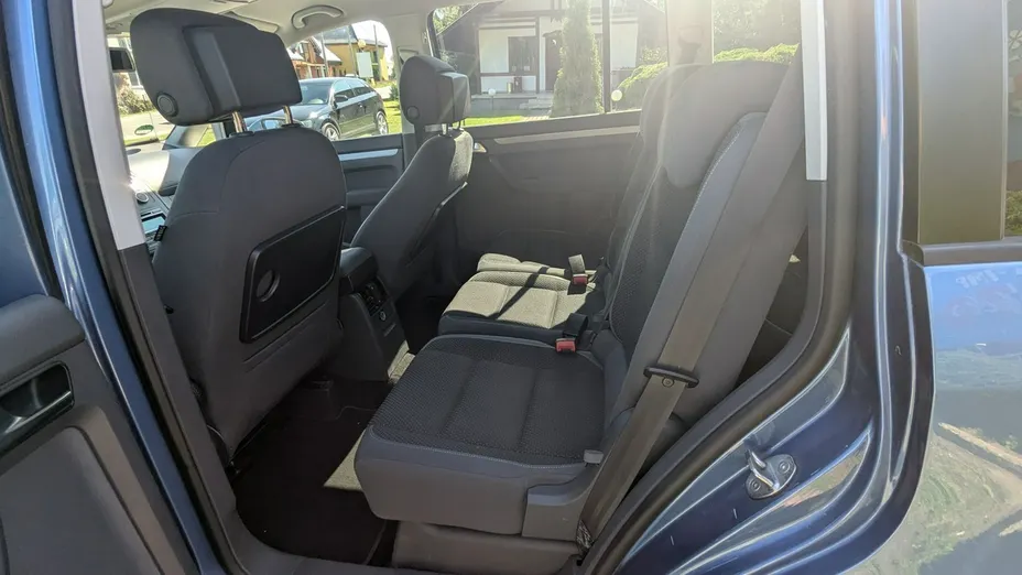 VOLKSWAGEN Touran -