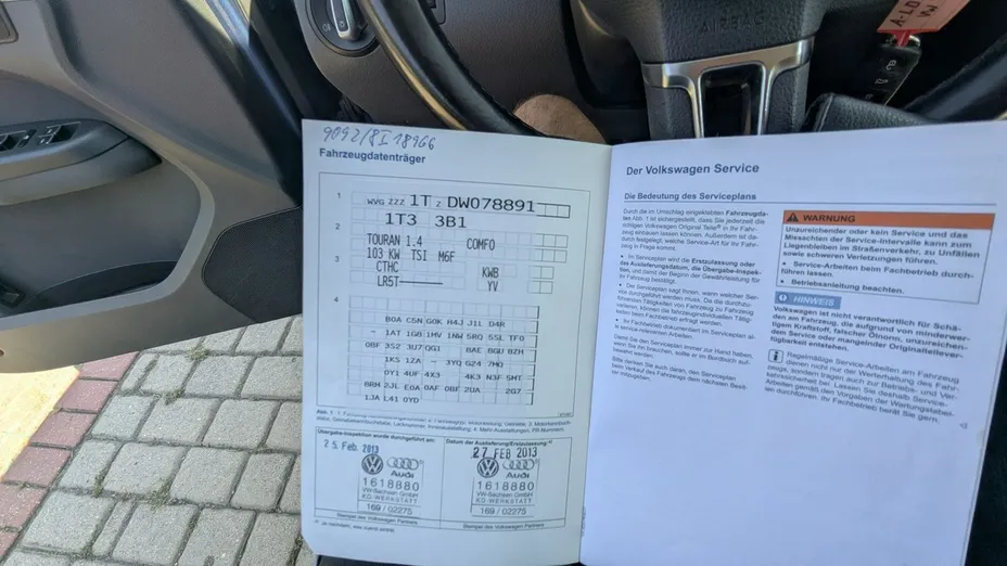 VOLKSWAGEN Touran -