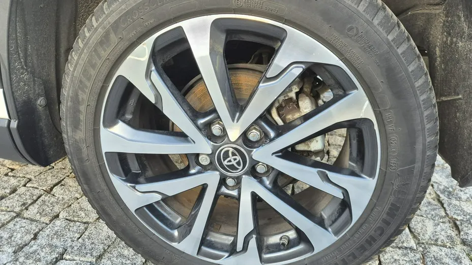 TOYOTA Corolla Cross -