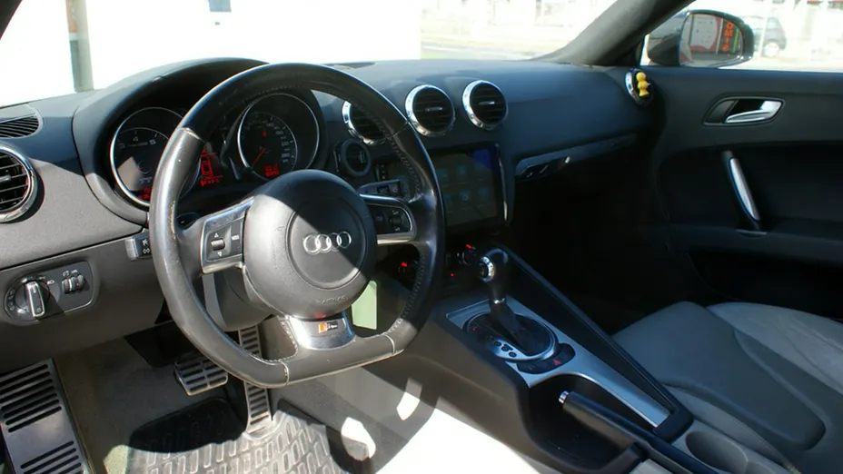 AUDI TT -