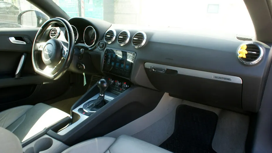 AUDI TT -