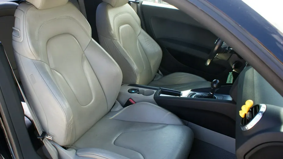 AUDI TT -