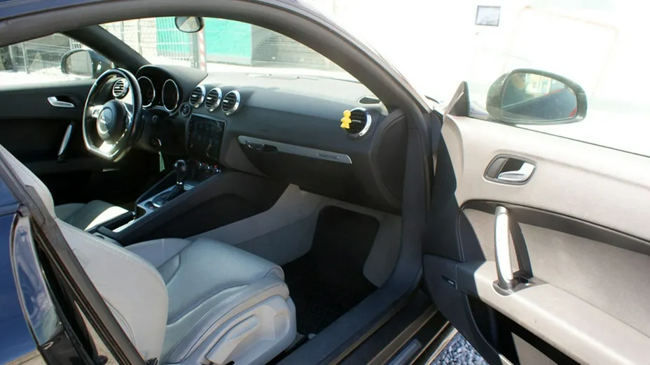 AUDI TT -