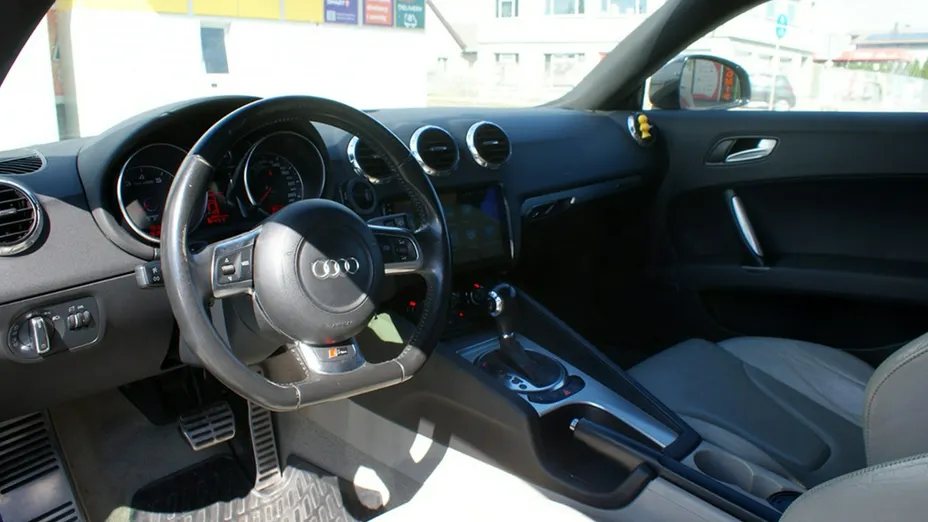 AUDI TT -