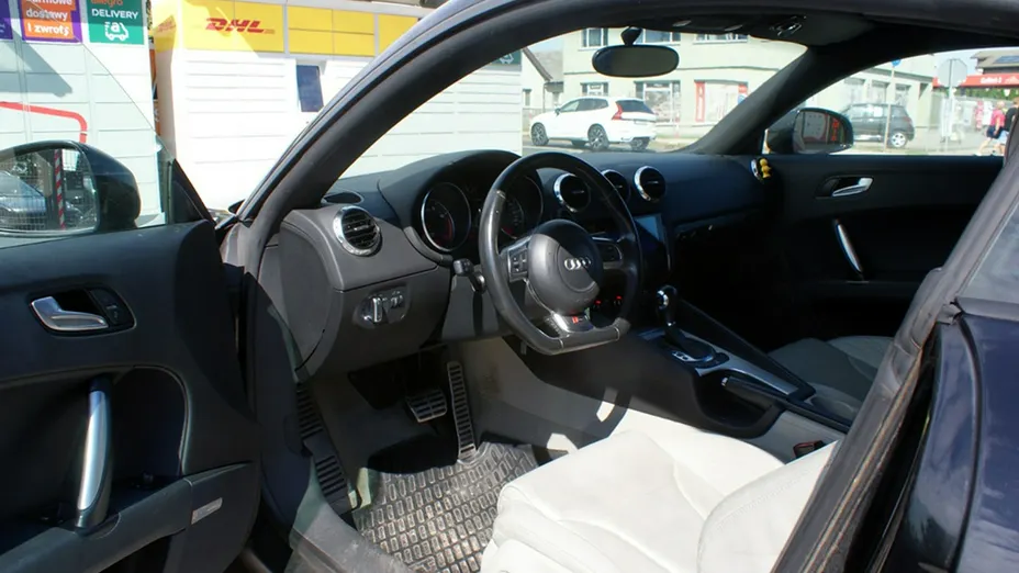AUDI TT -